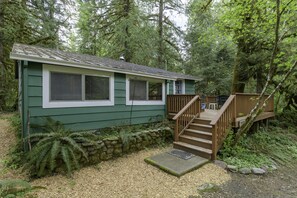 Salmon River Getaway - Welcome to Salmon River Getaway. Enjoy the hot tub on the deck and out door seating for entertaining.