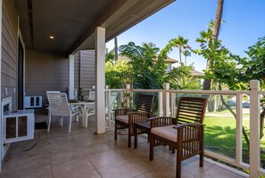 Relax on the private lanai and enjoy the Maui sunsets!