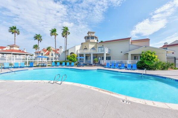 Perfect poolside perk—being right across lets you know exactly when it’s the perfect time to jump in or soak!