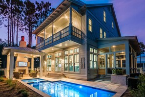 "Seven Saturdays" Private Pool and Outdoor Living Area