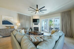 Just the Ticket - Luxury Destiny by the Sea Vacation Rental House with Community Pool and Near Beach - Five Star Properties Destin/30A