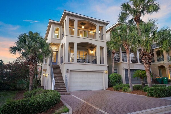 Just the Ticket - Luxury Destiny by the Sea Vacation Rental House with Community Pool and Near Beach - Five Star Properties Destin/30A