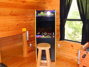 This incredible cabin located off of Bird's Creek is just minute - Cabin now has new Multicade Arcade Game. Play all of your favorites. Watch your favorite movies, play pool, shop, soak in the hot tub or watch the sunset.