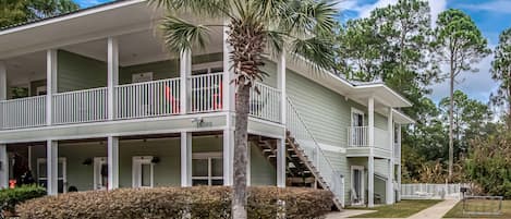 Laguna Breeze Complex - Laguna Breeze is a low density complex located approximately 3 miles down Fort Morgan Road in Gulf Shores. The complex offers 2 buildings totaling 8 units, and an outdoor pool.