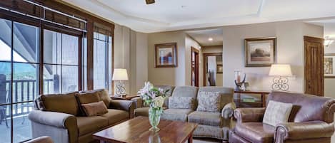 Living Area - Relax after a day on the slopes by the gas fireplace.