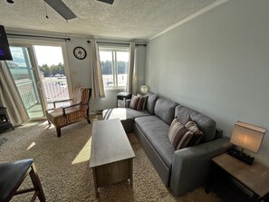 Relax and unwind in this Queen sleeper sofa!