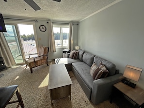 Relax and unwind in this Queen sleeper sofa!