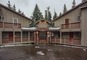Parking and entrance to Edleweiss Condo&#39;s - go up the steps and turn to your slight left and go forward down another flight of steps. Stay to the left. Following around the left back side of the property you will find Knotty Pine.