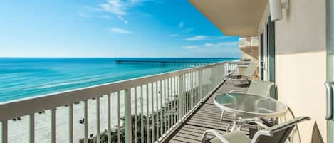 Large balcony w/awesome view toward the pier