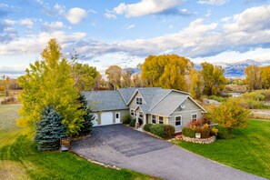 Beautiful valley setting North of Bozeman with amazing views of the Bridger Mountains.