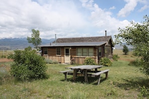 Rental of the guest cabin allows up to four more guests and is an additional charge.