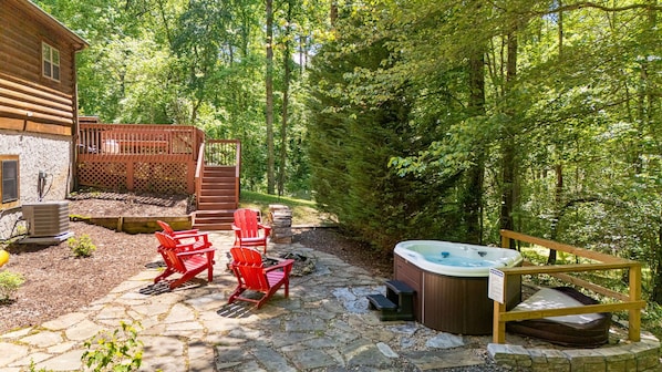 Hot Tub and Firepit at Hidden Pond
