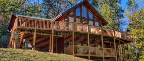 Eight Bedroom Luxury Cabin in Gatlinburg - Life of Luxury #12: Fully upgraded cabin with new games, newly stained, new kitchen with new appliances, PacMan arcade video game, & so much more!