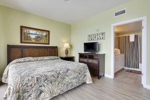 Gulf Front Primary Bedroom with King Size Bed