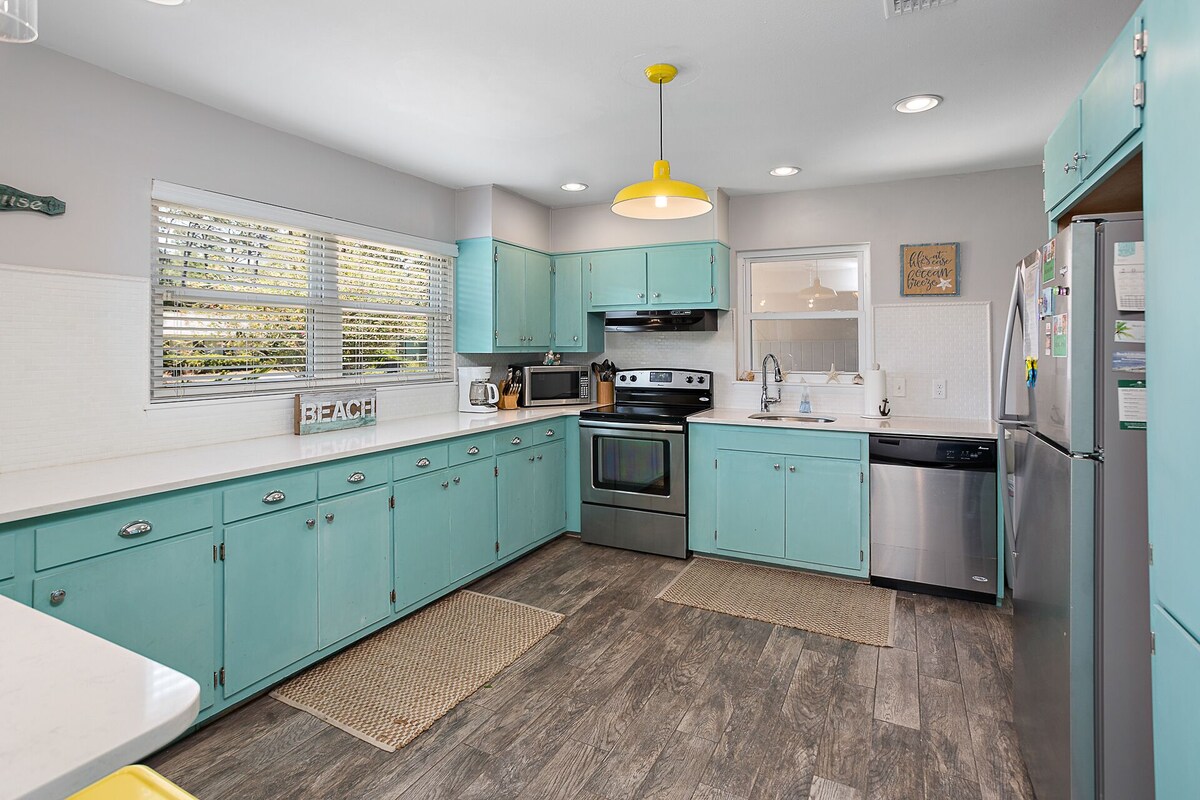 SWEETPEAS COTTAGE 3 bedrooms, 3 bathrooms