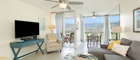 Relax in the Comfort of this Newly Refreshed Condo - with Gorgeous Mountain and Golf Course Views