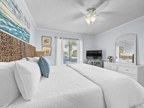 Emerald Shores 1001 | King Ensuite | Sleeps 2