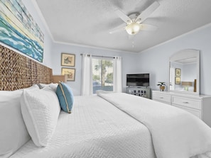 Emerald Shores 1001 | King Ensuite | Sleeps 2