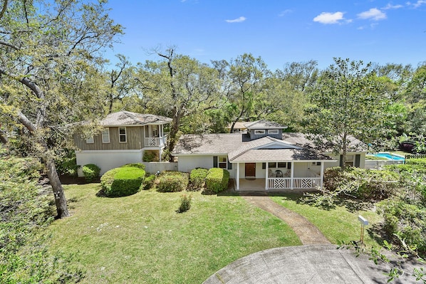 BEACH, LOVE, AND HAPPINESS 4 bedrooms, 3 bathrooms