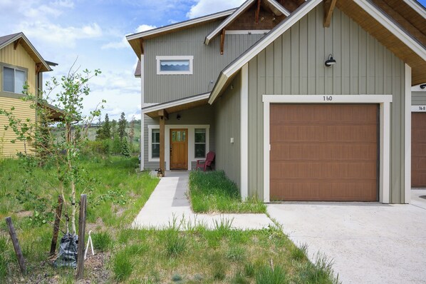 Welcome to Willows at Grand Park 160