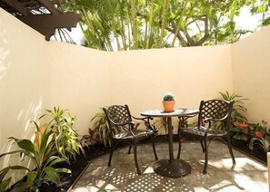 Primary Bedroom - Private Courtyard Lanai