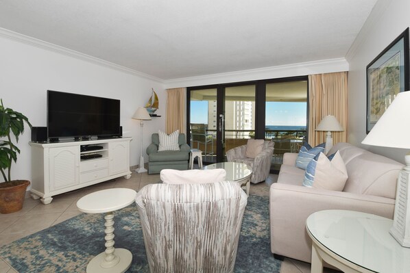 Edgewater 601 - Living Area