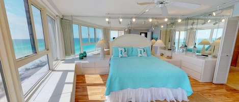 Master suite overlooking the ocean!