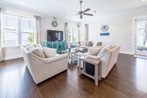 Living area with Flatscreen Tv