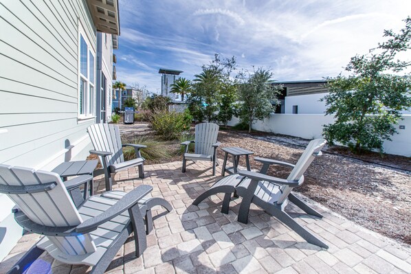 Sit out back and relax! Chalet Mer