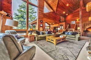 Living room with TV, Fireplace and Sofa Sleeper