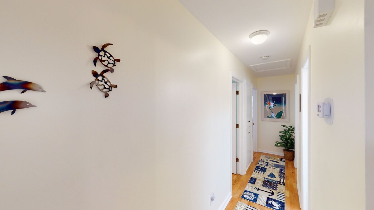 BEACHCOMBER 3 bedrooms, 2 bathrooms