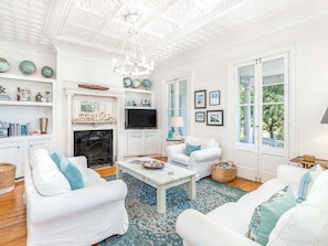 Whitecaps - Historic Home In Quiet North Island Setting, Only 200 Yards to the Beach