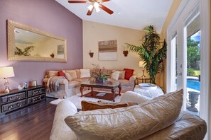 K0051 - 05 - LIVING ROOM TO POOL.jpg