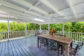Outside dining area on upstairs lanai