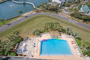 Gorgeous pool and lake view