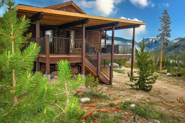 Deck with view of Mt. Baldy