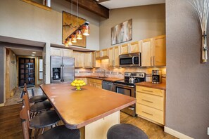 Kitchen, 4 O'Clock Lodge A16, Breckenridge Vacation Rental