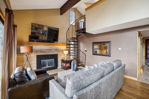 Living Room, 4 O'Clock Lodge A16, Breckenridge Vacation Rental