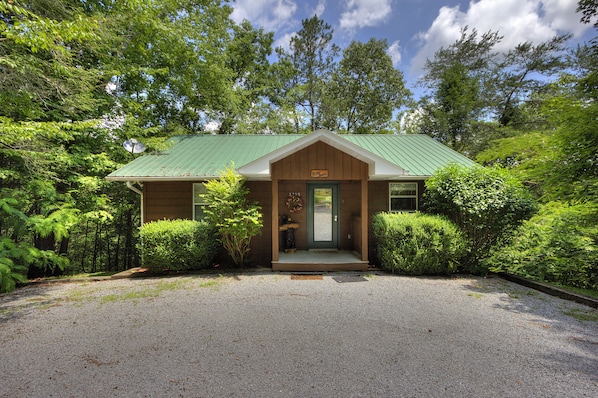 Private River Sounds Cottage - This guest favorite offers plenty of flat parking, no major steps, privacy, and the sounds of the river less than a few hundred yards away! Reserve River Sounds today!