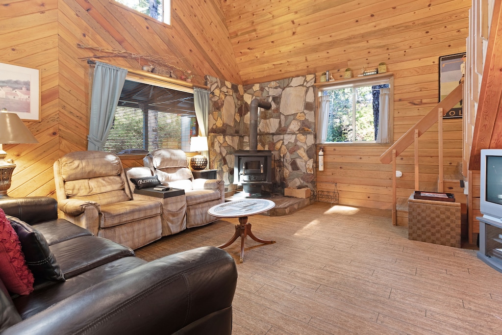 Updated Dog-Friendly Cabin in a Secluded Area - Minutes from Beach & Town