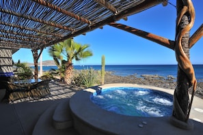 Settle into the jacuzzi on the terrace of Villa Langosta and revel in the views of the Sea of Cortez and desert hills stretching magically around you.