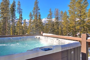 Hot tub - Evergreen Lodge - Breckenridge Vacation Rental