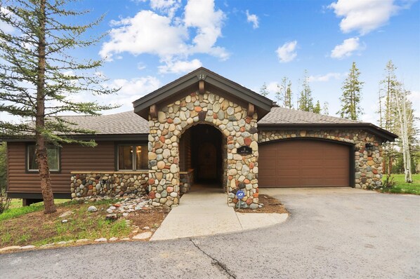 Exterior - Evergreen Lodge - Breckenridge Vacation Rental