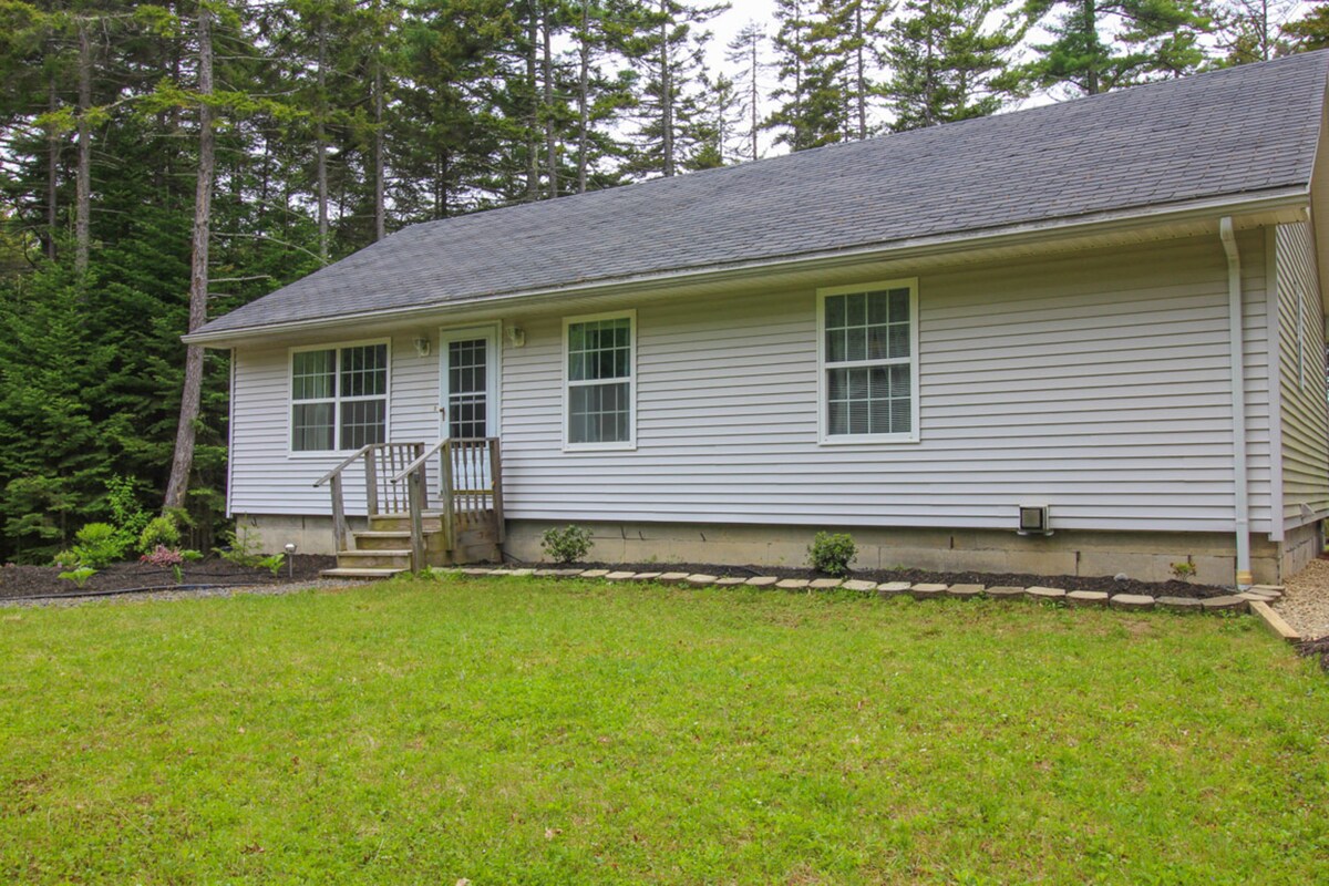 Private riverfront retreat with foosball & firepit – overlooks nature preserve