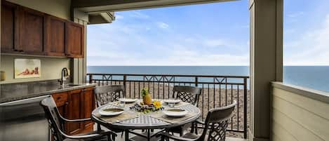 The lanai bar area of this Waikoloa Hawai'i vacation rental with seating and outdoor sink and fridge.