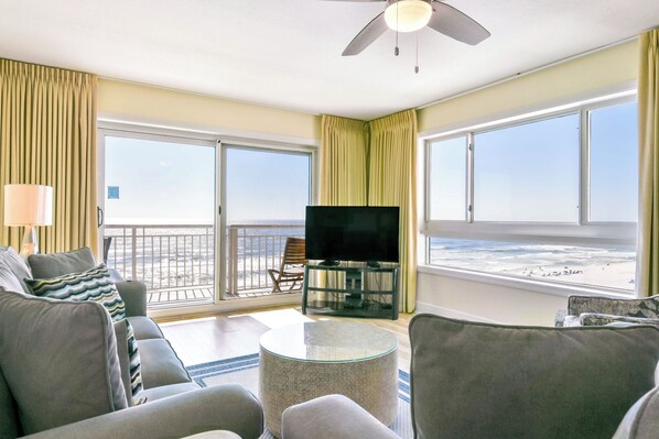 Destin Towers 92 - Living Area