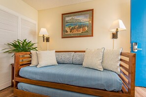Custom Trundle Day Bed with Covers and Pillows
