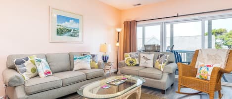 Tybee Sands 2B - Pet Friendly Condo Just Steps to the Beach