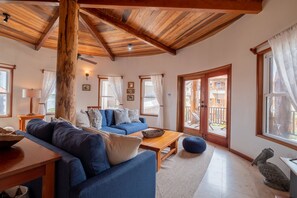 Grand family room