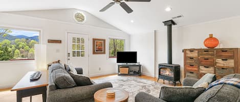 Living Area w/ Smart TV & Gas Fireplace